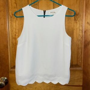 ⭐️White scalloped Monteau blouse